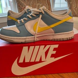 Nike dunks Homer Simpson’s